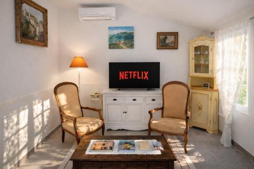 LaPetite Maison Abigail, Peaceful home in Avignon photo 24