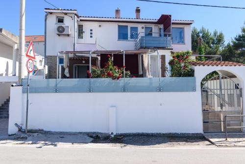 Apartments by the sea Arbanija - Ciovo - 13576