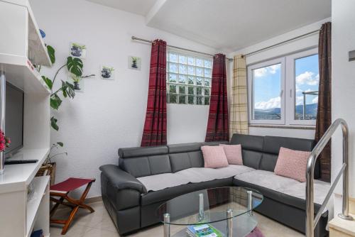 Apartments by the sea Arbanija, Ciovo - 13576