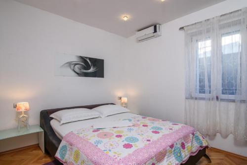 Apartments by the sea Arbanija, Ciovo - 13576