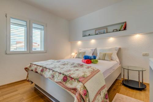 Apartments by the sea Arbanija, Ciovo - 13576