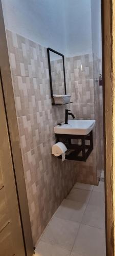 Résidence MYA tesisinde bir banyo