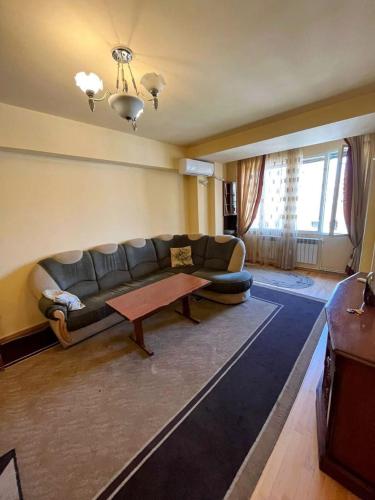 Cute and Cozy Apartment near Republic Square