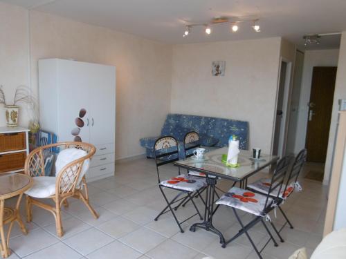 Studio à 50m de la Plage du Grazel avec Parking - FR-1-796-104