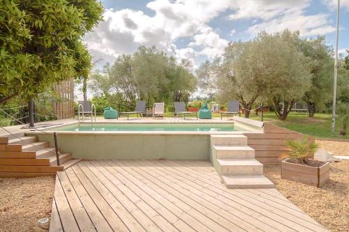 Provençal Farmhouse In Preserved Natural Setting