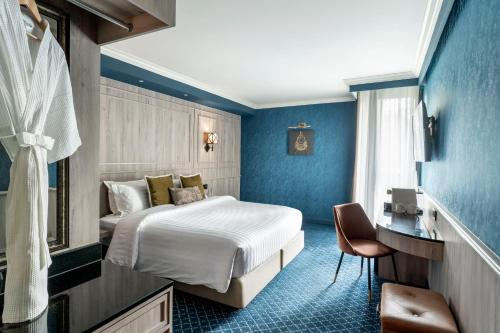 a hotel room with a bed and a desk at Montraj Coach Sukhumvit Bangkok in Bangkok