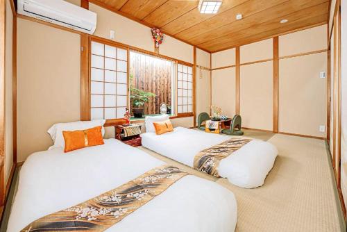 Kyoto Station Shinkansen,3 mins drive,15 mins walk, 3 bedrooms, 1 living room, 2 bathrooms, 68 sqm, washing machine with dryer, free parking