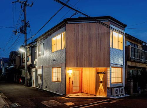Kyoto Station Shinkansen,3 mins drive,15 mins walk, 3 bedrooms, 1 living room, 2 bathrooms, 68 sqm, washing machine with dryer, free parking
