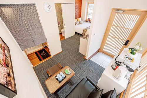 Kyoto Station Shinkansen,3 mins drive,15 mins walk, 3 bedrooms, 1 living room, 2 bathrooms, 68 sqm, washing machine with dryer, free parking
