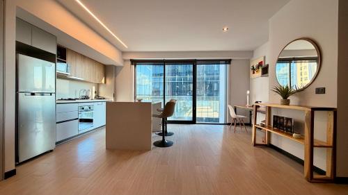 a kitchen with a table and a dining room at Departamento Elysian High Country in Guadalajara