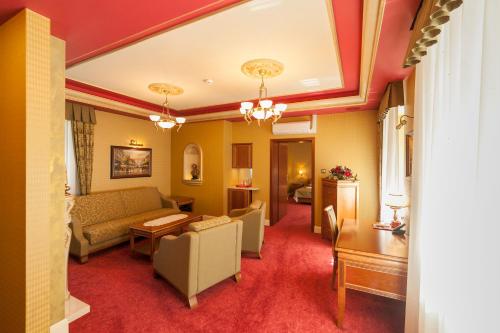Posezení v ubytování Hotel przy Młynie