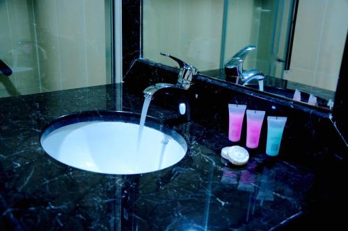 a bathroom with a sink with a faucet at Rabigh Park Hotel in Rabigh