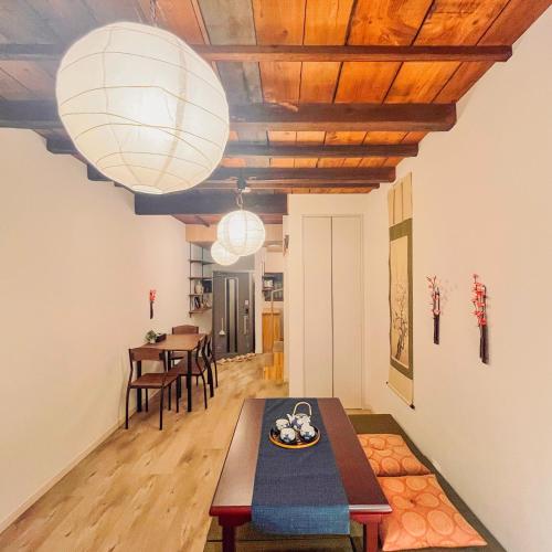 Up to 8 people , 65square , 10minutes by train to Namba , Japanese garden in the courtyard , Family-friendly , Free parking