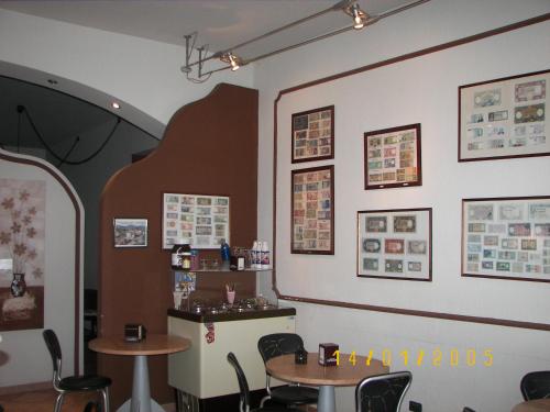 Un restaurante u otro lugar para comer en Albergo Sangrilà