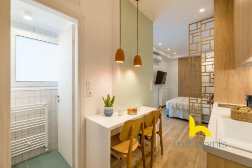 Stylish Love Nest W Balcony in Heart of Koukaki!