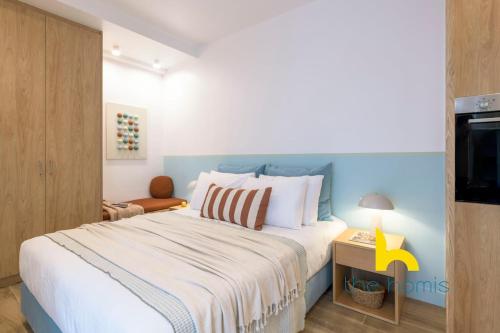 Stylish Love Nest W Balcony in Heart of Koukaki!