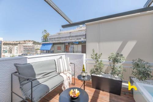 Top-Floor Oasis, King-Bed & Whirlpool, Acropolis!