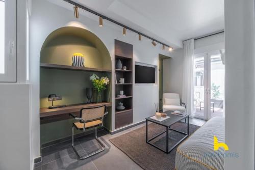 Top-Floor Oasis, King-Bed & Whirlpool, Acropolis!