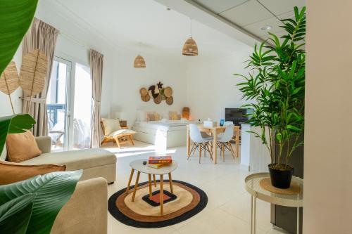 Yas Island Retreat, Pool & Parking