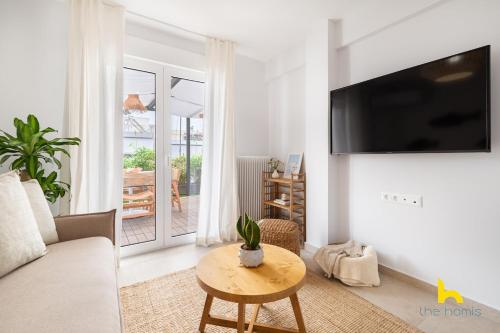 Rooftop Hideaway w Large Private Patio near Metro