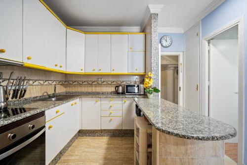 Unique 2 Br Apart in Golden Mile✺ Pool ✺ Parking