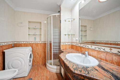 Unique 2 Br Apart in Golden Mile✺ Pool ✺ Parking