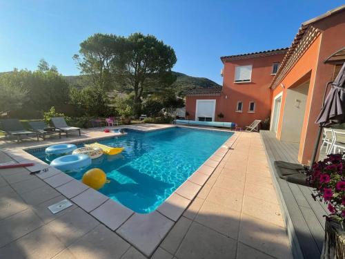 Villa du Salagou avec piscine et studio