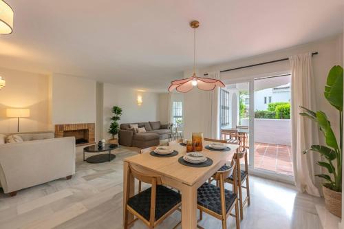 Marvellous 3 Bedroom Flat with Pool and Terrace