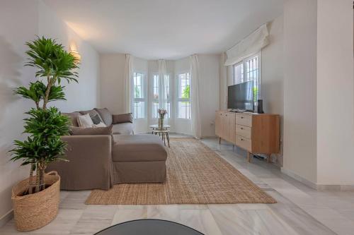 Marvellous 3 Bedroom Flat with Pool and Terrace