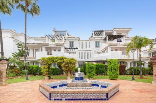 Marvellous 3 Bedroom Flat with Pool and Terrace