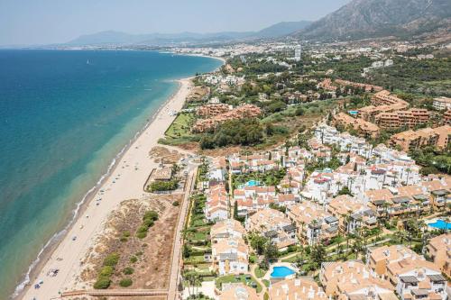 Bright Chalet with Swimming Pool and Beachfront