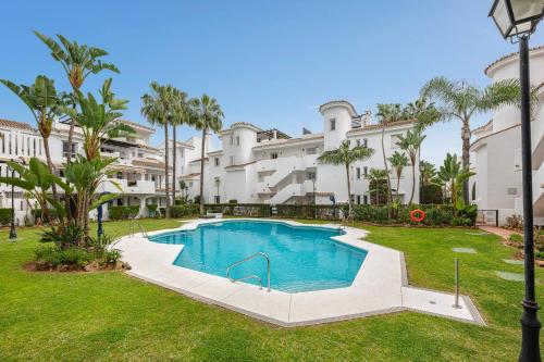 Marvellous 3 Bedroom Flat with Pool and Terrace