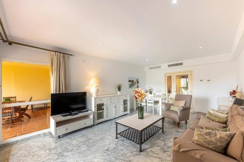 Spacious 3 bedrooms apartment at LAS BRISAS