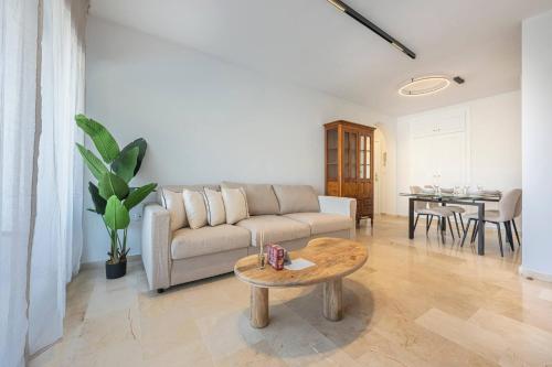 Bright flat in San Pedro with Pool and Parking