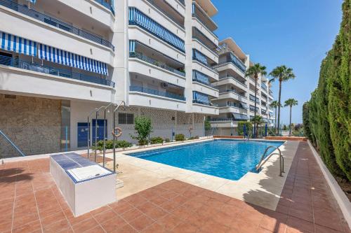 Bright flat in San Pedro with Pool and Parking