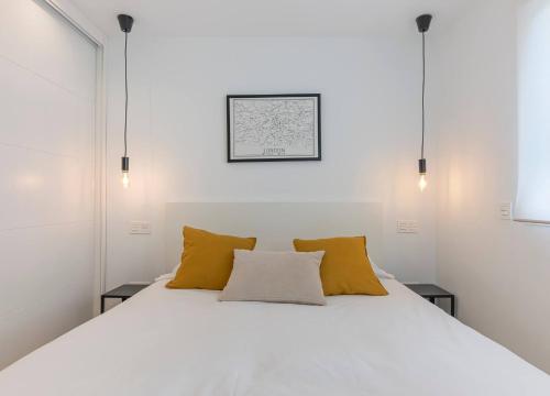 Bright Apartment Close to the Sea