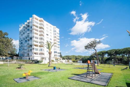 Studio Close to the Beach with Sea Views and Pool