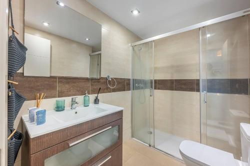 Cozy 1 Bedroom Apartment with 2 Pools & Tennis Court