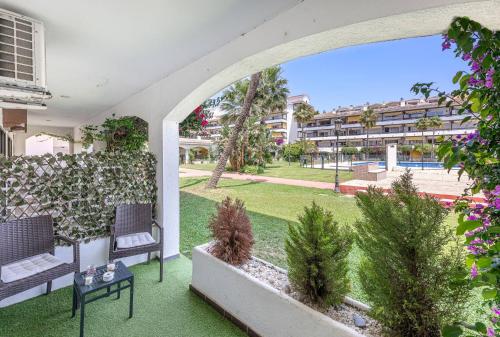 Cozy 1 Bedroom Apartment with 2 Pools & Tennis Court