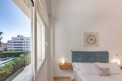 Elegant Apartment, Steps from the Sea with Parking Included