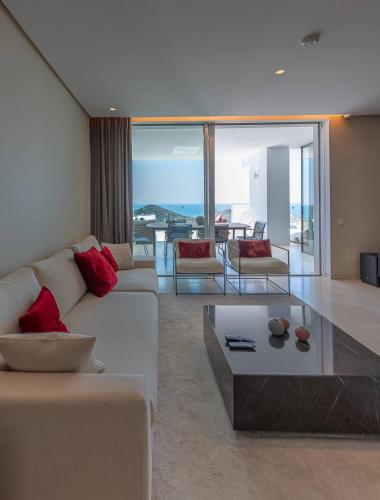 Casa Kolibri, 5m from Marbella, Apartment with Stunning Views