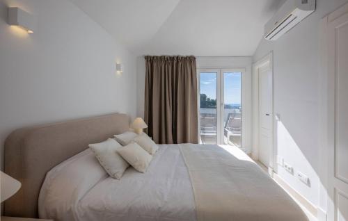Elegant Duplex Penthouse with Sea and Mountain Views