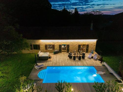 Piscine chauffée et jacuzzi - 4 adultes 4 enfants