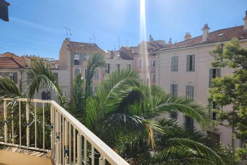 Lovely 2-bedroom apt with balcony