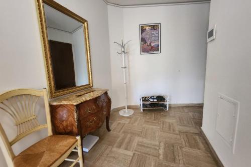 Lovely 2-bedroom apt with balcony