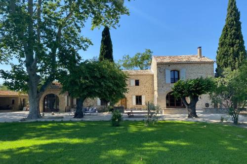 The Farmhouse in the shade of the plane trees
