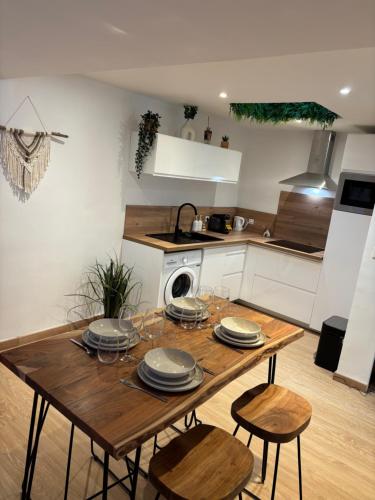 Suite Bali et sauna privé - vidéo projecteur - escapade romantique-centre