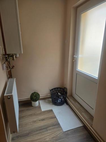 an empty room with a door and a window at Casa Izabella in Tîrnăveni