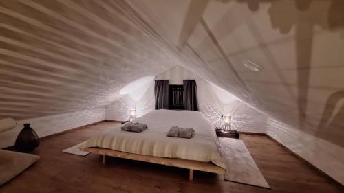 a bedroom with a white bed in a tunnel at Crossroads Hideaway in Brod na Kupi