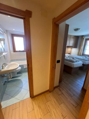 a bathroom with a toilet and a sink and a tub at Chalet Del Sole per gruppi in Livigno